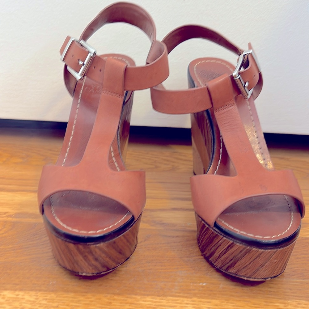 Vince Camuto size 8 leather upper with Tri-color wood platform base